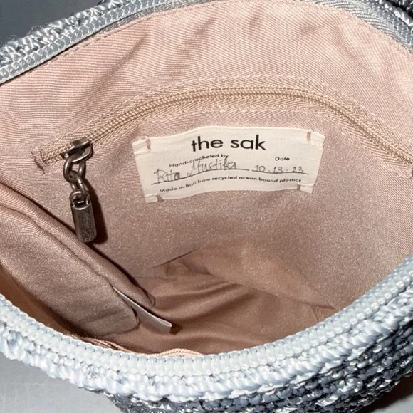 NWT The Sak Metallic Gray Crochet Wristlet - Picture 2 of 6